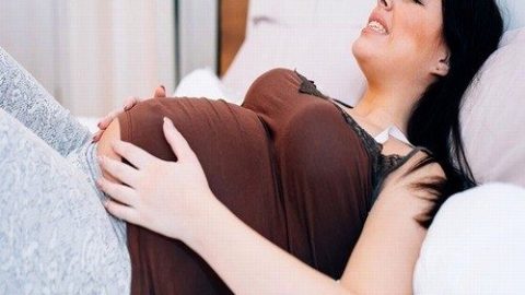 Đau bụng lâm râm khi mang thai tháng cuối