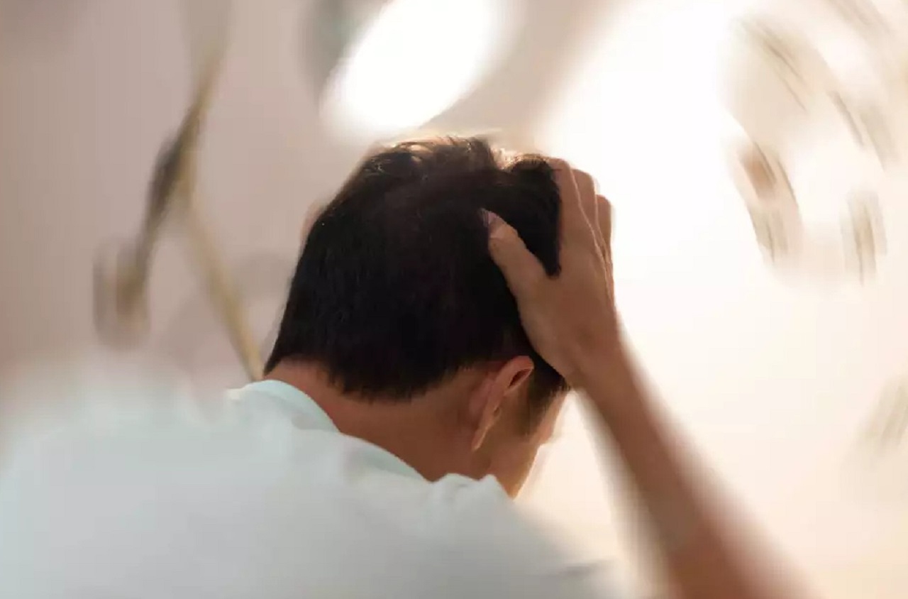 Bệnh lý nào có thể gây ra đau đầu và buồn nôn sau khi ngủ dậy?