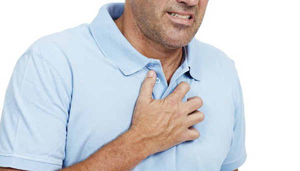 Khối u phát triển ở phổi ảnh hưởng đến các sợi thần kinh thành ngực có thể khiến người bệnh đau tức ngực