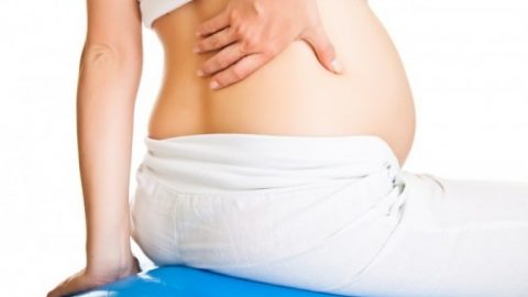 Đau lưng khi mang thai tháng cuối và cách điều trị