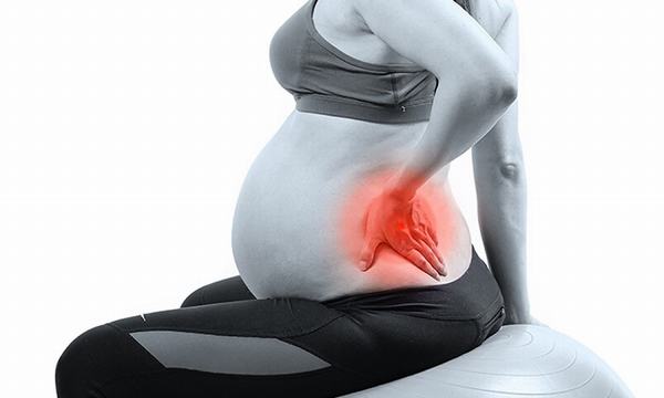 Sự phát triển lớn dần lên của thai nhi cũng là một trong những nguyên nhân khiến mẹ bầu đau lưng