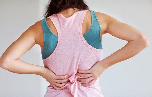 Đau lưng ở trẻ em có khác gì đau lưng ở người lớn