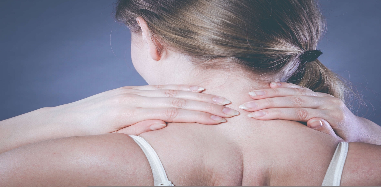Làm thế nào để nhận biết có triệu chứng tê bì chân tay liên quan đến đau đầu và đau mỏi vai gáy?
