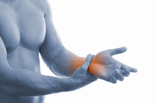 Đau sưng khớp cổ tay CHỚ COI THƯỜNG 2 căn bệnh nguy hiểm này 