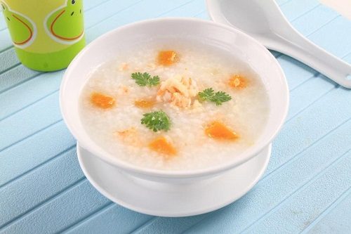 Người bệnh đau thượng vị nên ăn những thực phẩm mềm, lỏng dễ tiêu hóa như cháo, súp, bún...