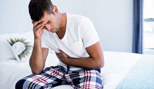 Bệnh phổi tắc nghẽn mãn tính có liên quan đến đau bụng và khó thở không?
