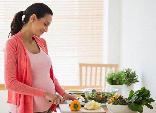 Để cải thiện tình trạng đau thượng vị dạ dày khi mang thai, chị em cần thay đổi chế độ ăn uống hàng ngày
