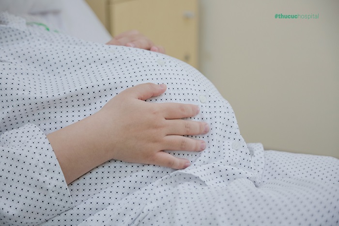 Hành trình vượt hơn 100km đi đẻ của mẹ bầu mang song thai bị thiếu ối