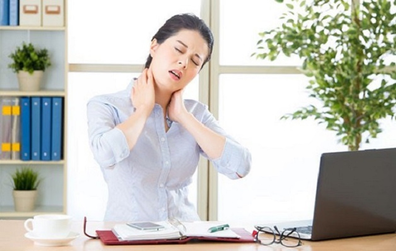 Cơn đau đầu sau gáy buồn nôn là triệu chứng của bệnh gì?
