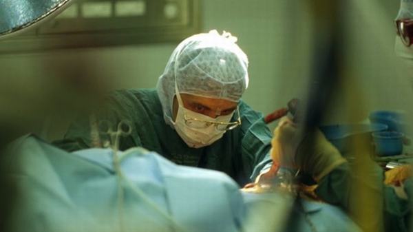 Phẫu thuật là phương pháp hiệu quả thường được chỉ định trong gãy xương chậu