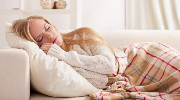 Trong quá trình điều trị bệnh, người bệnh cần chú ý nghỉ ngơi, nằm ngủ đúng tư thế