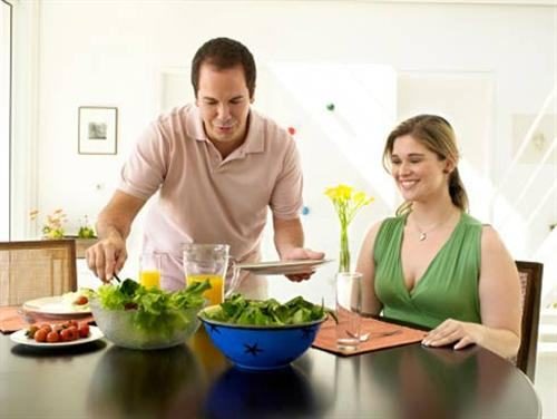 Bên cạnh đó, người bệnh cần thay đổi chế độ ăn uống và nghỉ ngơi đúng cách, giảm căng thẳng, mệt mỏi... sẽ giúp loại bỏ hình ảnh đau thượng vị, cải thiện sớm bệnh.