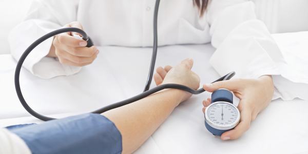 Tăng huyết áp là một trong những dấu hiệu cảnh báo bệnh ở tuyến giáp