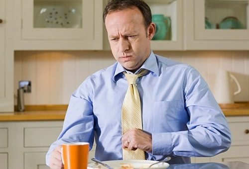 Tình trạng trào ngược axit dạ dày sẽ gây ảnh hưởng tới sức khỏe, khiến bạn thường xuyên ợ hơi, khó tiêu