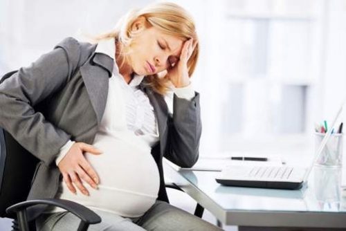 Khi thai còn nhỏ, hội chứng viêm ruột thừa cũng có biểu hiện như ở người bình thường.