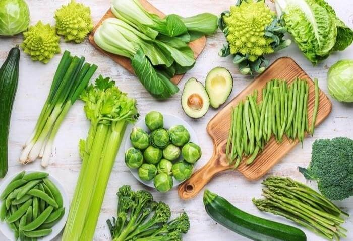 Mẹ nên ăn nhiều rau xanh trong 3 tháng đầu của thai kỳ để làm dịu đi cơn ốm nghén