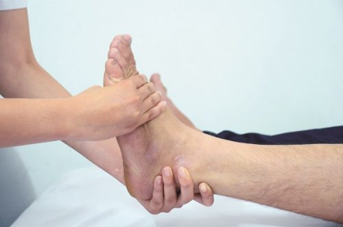 Bạn nên đến cơ sở chuyên khoa để thăm khám khi có hiện tượng đau nhức xương ống chân