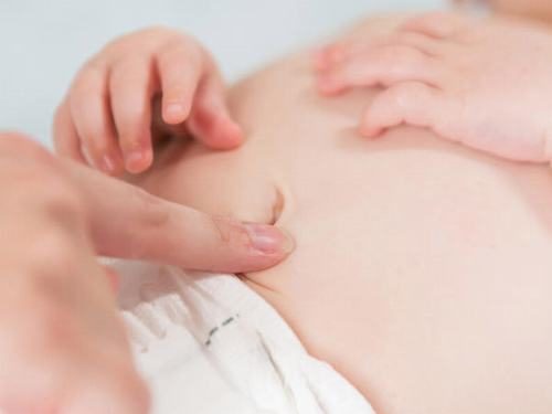 Khám lâm sàng hoặc siêu âm ổ bụng sẽ giúp phát hiện bệnh lồng ruột ở trẻ