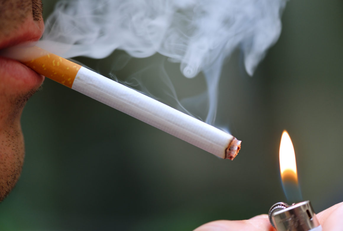 Hút thuốc lá là một trong những nguyên nhân gia tăng tỷ lệ viêm phế quản
