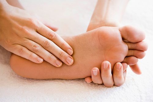 Viêm can gân bàn chân làm ảnh hưởng không nhỏ đến sinh hoạt thường ngày