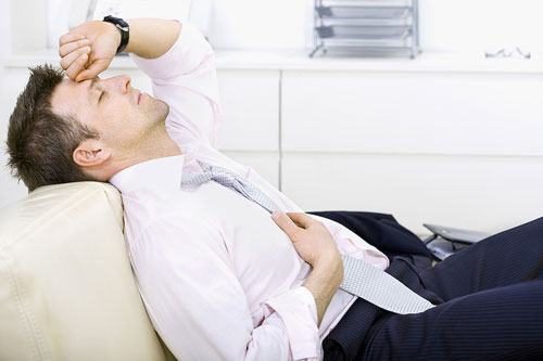 Táo bón lâu ngày sẽ khiến bạn đi ngoài khó khăn, ra máu có kèm theo chấy nhầy do thiếu nước