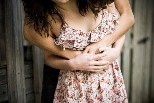 Nếu chỉ ôm nhau đơn thuần và không có quan hệ tình dục, tiếp xúc trực tiếp ở bộ phận sinh dục thì không thể mang thai