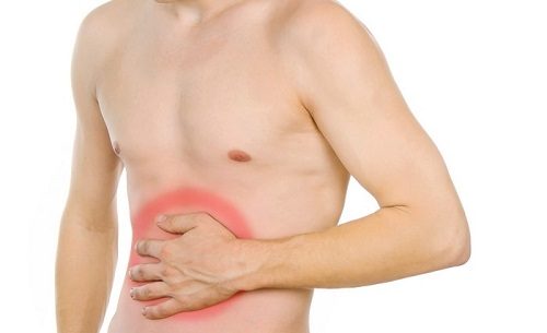 Người bệnh bị polyp đại tràng có thể thấy xuất hiện triệu chứng đau bụng, đi ngoài ra máu...
