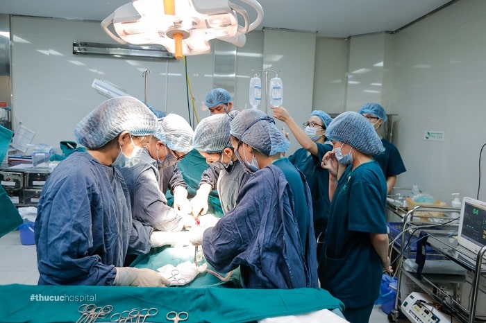 Hình ảnh một ca sinh mổ tại bệnh viện ĐKQT Thu Cúc