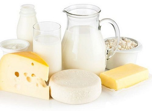 Tiêu thụ số lượng lớn sữa và các sản phẩm từ sữa như pho mát là một trong những nguyên nhân gây táo bón. Đường lactose trong sữa có thể làm tăng khí và gây đầy hơi. Một nghiên cứu của Iran về trẻ em từ 1-13 tuổi phát hiện rằng các sản phẩm từ sữa gây táo bón cho chúng. Và khoảng 80% trẻ sau khi bỏ sữa và sản phẩm sữa bò ra khỏi chế độ ăn hàng ngày đi tiêu đều đặn hơn.