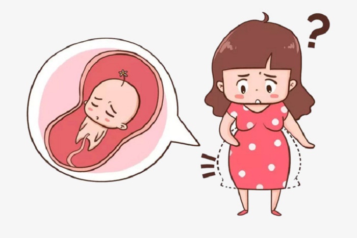 Khi thấy bé thai máy ít đi hoặc nhiều bất thường, mẹ cần đi bệnh viện kiểm tra ngay bởi đó là dấu hiệu báo động thai nhi gặp vấn đề.