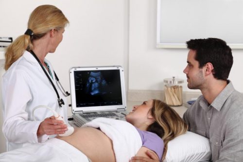 Cần theo dõi thai kỳ đều đặn giúp phát hiện sớm bất thường để kịp thời điều trị