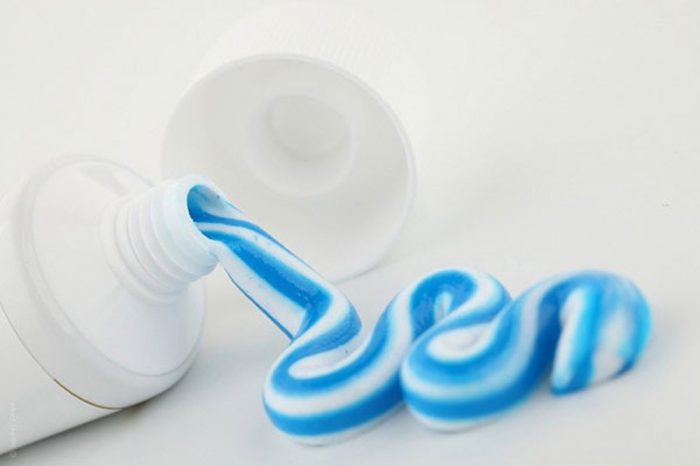 Cách thử thai không cần que bằng kem đánh răng