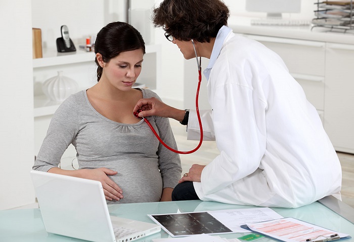 Làm thế nào để xác định một thai phụ có tim đập nhanh liên quan đến việc mang thai?
