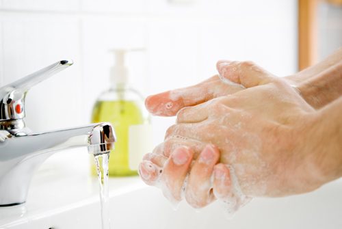 Để phòng tránh nguy cơ mắc bệnh lỵ amip, chúng ta cần thường xuyên vệ sinh tay sạch sẽ hàng ngày