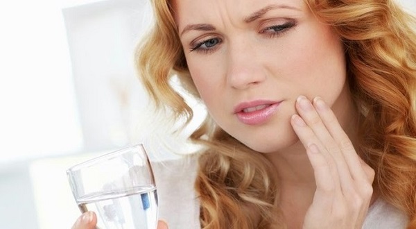 Đau miệng khi nuốt nước bọt, thức ăn là một trong những triệu chứng bệnh có thể gặp ở bệnh nhân u tuyến dưới lưỡi