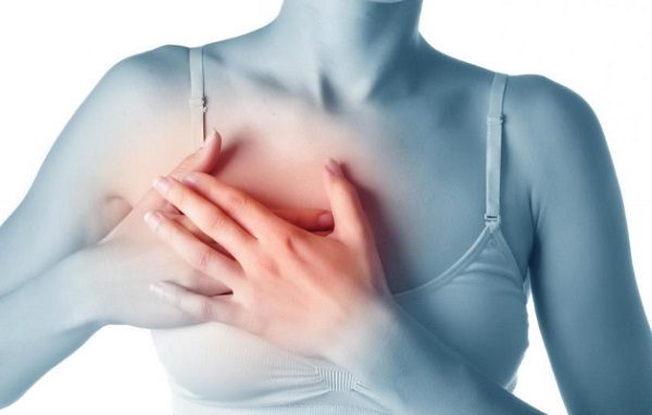 Đau tức ngực là một trong những triệu chứng tràn dịch màng phổi thường gặp