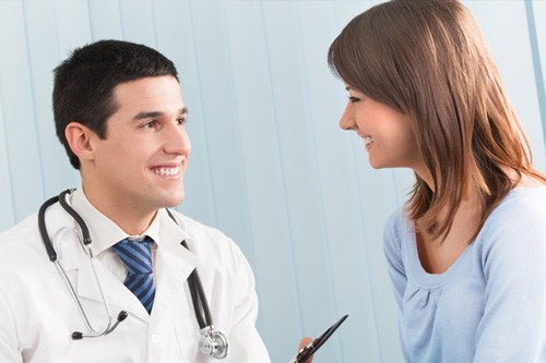 Chị em cần đến cơ sở chuyên khoa để thăm khám phụ khoa định kỳ để sớm phát hiện những dấu hiệu bất thường