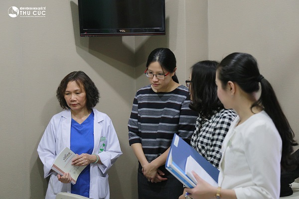 TS. BS See Hui Ti tư vấn điều trị ung thư tại Bệnh viện Thu Cúc