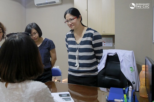 TS. BS See Hui Ti tư vấn điều trị ung thư tại bệnh viện Thu Cúc