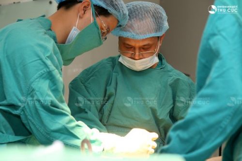 Bệnh viện Thu Cúc có đội ngũ bác sĩ giỏi sẽ trực tiếp phẫu thuật mổ ung thư dạ dày