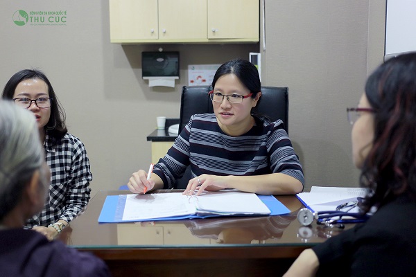 TS. BS See Hui Ti tư vấn điều trị ung thư tại Bệnh viện Thu Cúc
