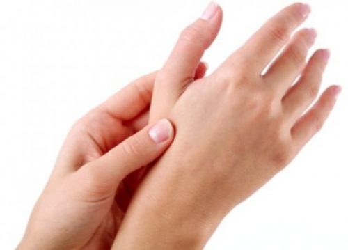 Các biện pháp tự chăm sóc nào có thể giảm đau và viêm cho viêm cơ tay?

