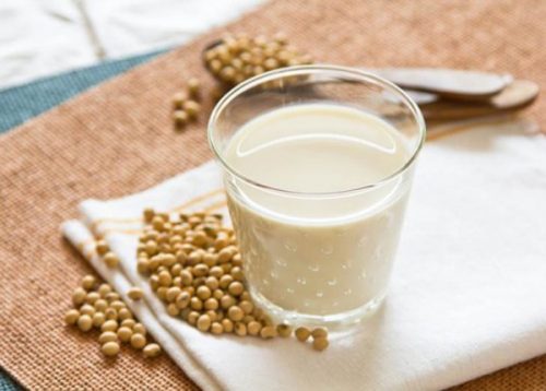 Sữa đậu nành là thực phẩm rất tốt đối với người bệnh viêm đại tràng co thắt