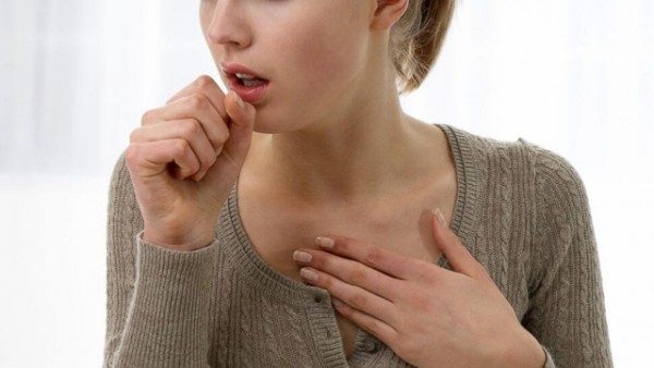 Ho là một trong những biểu hiện viêm họng hạt thường gặp