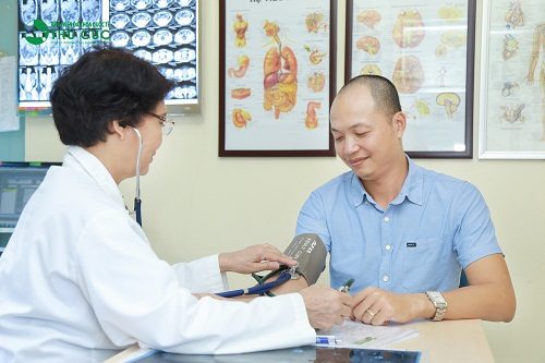 Người bệnh cần đi khám để có thuốc chữa viêm trực tràng phù hợp