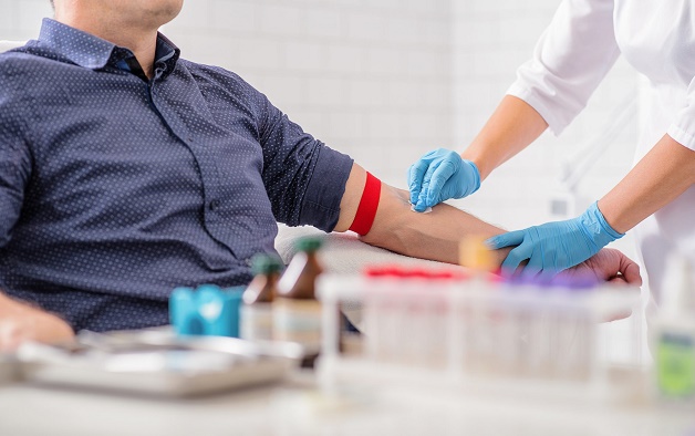 Xét nghiệm máu có phải nhịn ăn hay không sẽ phụ thuộc vào loại xét nghiệm máu mà bạn cần thực hiện.