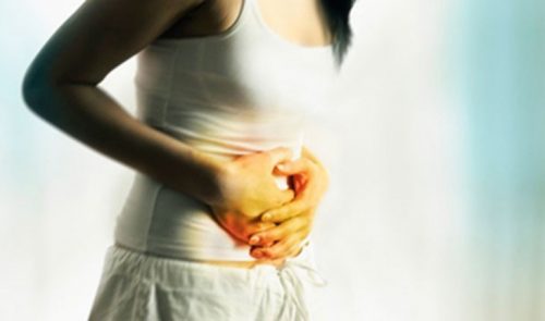 Đau bụng là một trong những triệu chứng của xuất huyết tiêu hóa.