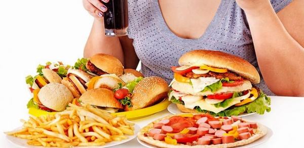 Chế độ ăn uống thiếu khoa học cũng làm tăng nguy cơ mắc ung thư đường tiêu hóa