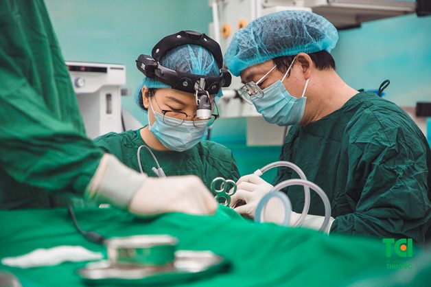 Cắt bỏ khối u là một trong những phương pháp giúp điều trị liệt dây thanh quản hiệu quả