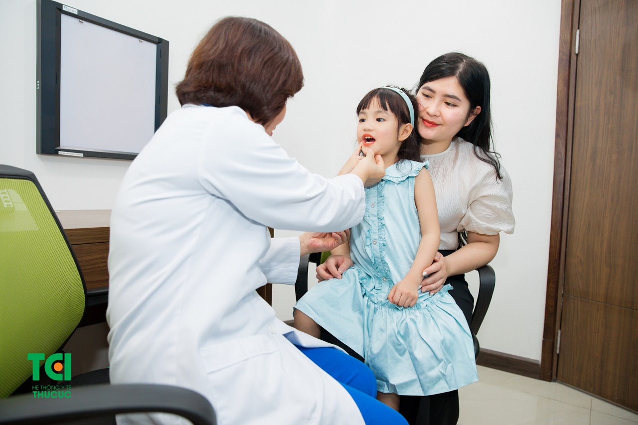 Thuốc nào là hiệu quả để điều trị viêm họng cấp ở trẻ em?